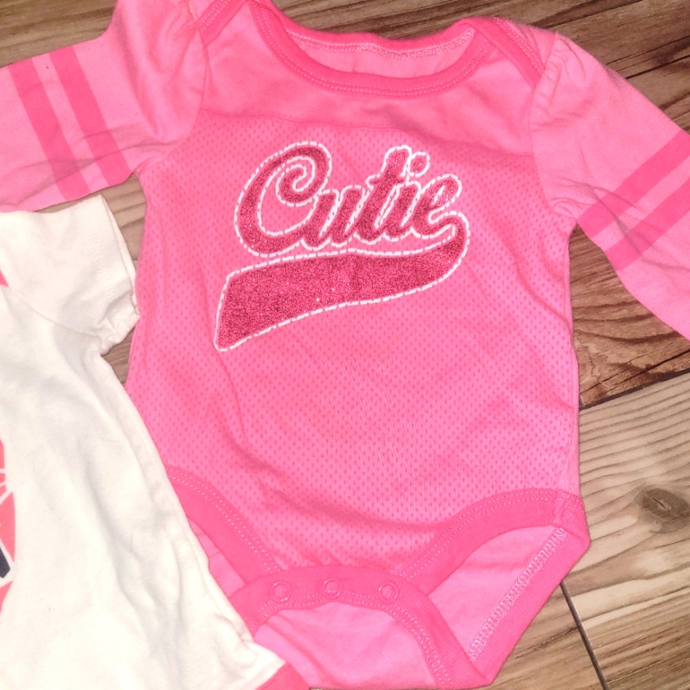 6-9months Girl Nike and Rebox bundle.